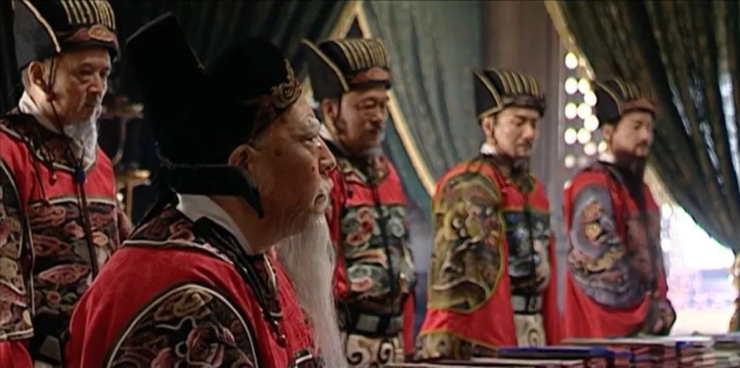 必须说，《权力的游戏》的权谋水平在《大明王朝》面前就是个弟弟