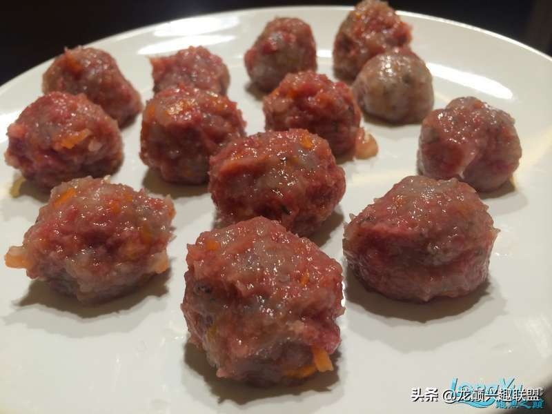 手把手教你做龙鱼最强营养秘方食谱--鲜虾牛肉狮子头，别馋哈