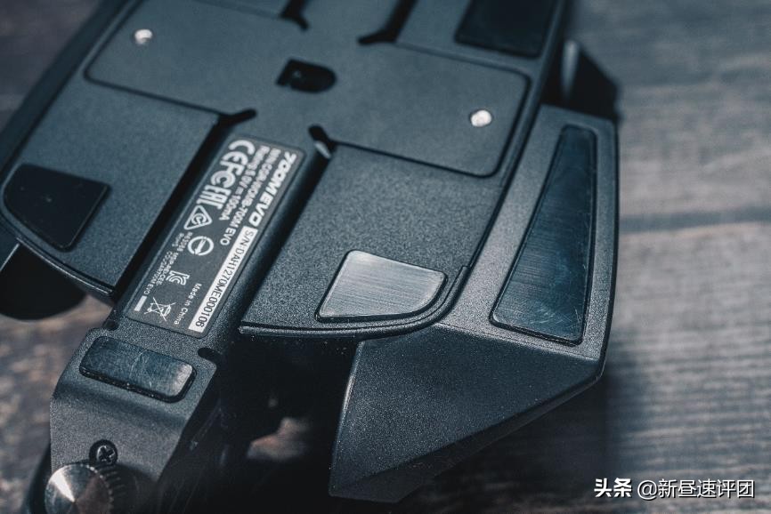 PMW3389加持，模块化设计鼠标骨伽700MEVO评测