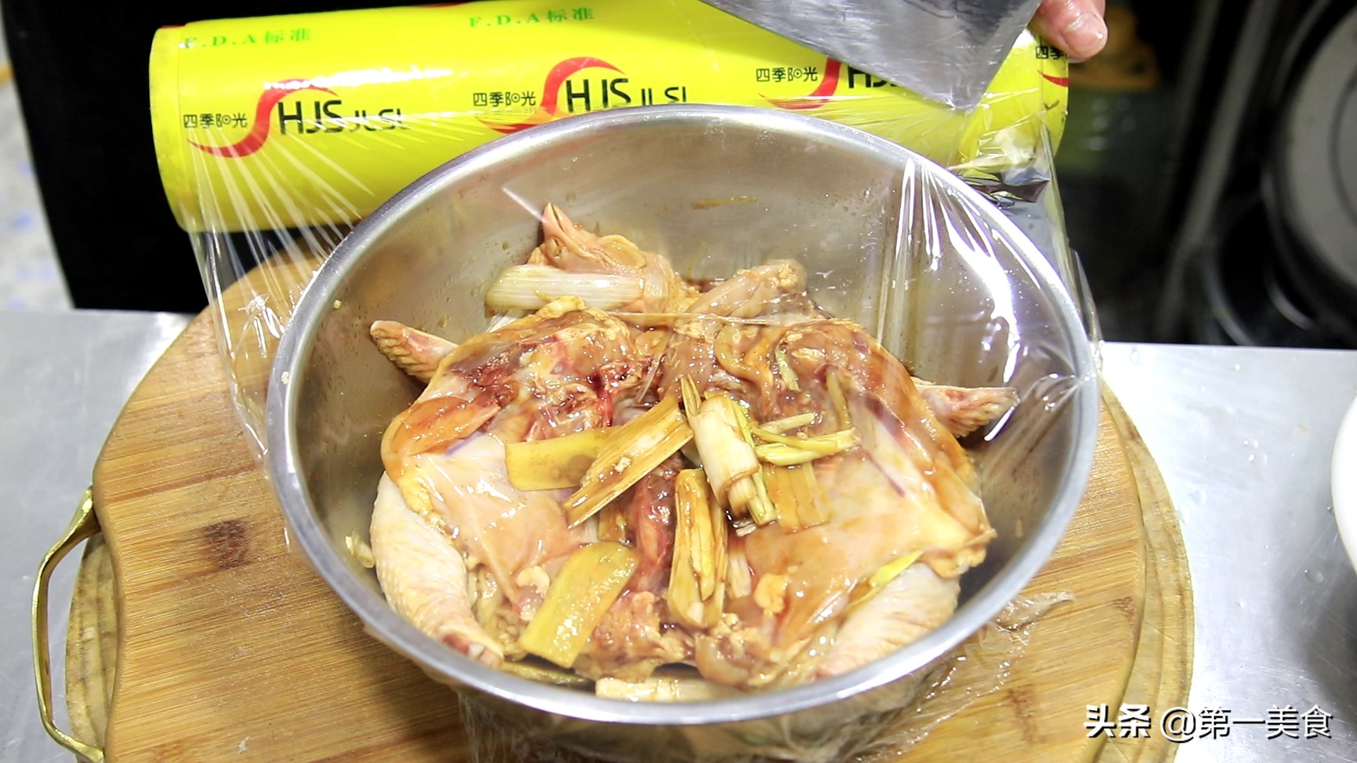 一整只炸鸡如何炸外酥里嫩,整只鸡油炸可以炸熟吗