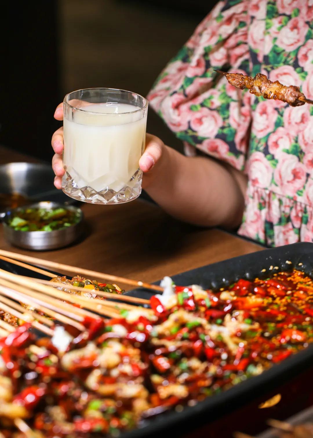 这店刚来,就要请全北京吃烧烤