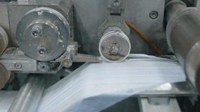 央视新闻联播比亚迪口罩,五菱口罩上央视新闻联播