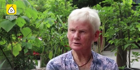 七十多岁的老奶奶为孙子赚钱救命,奶奶坚持40年帮困难老人