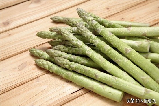 尿黄尿味大难闻是什么原因,太监身上有尿骚原因