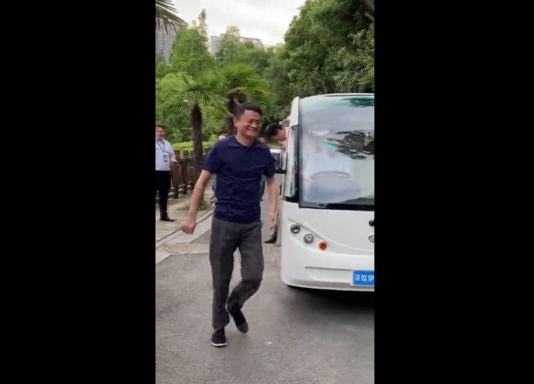 昨晚睡得早，半夜梦到马云爸爸，醒来后赶紧把1000多花呗账单还了