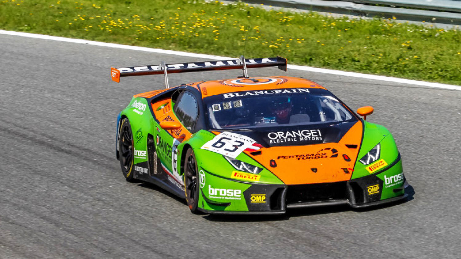 好车为什么跑起来不飘,好车为什么都宽