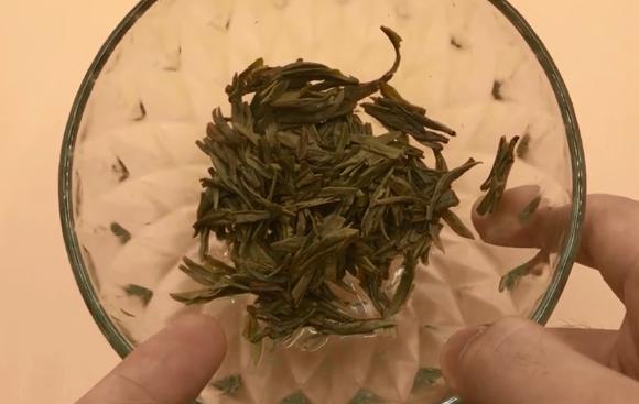 冰箱里放支烟能解决大问题,冰箱里放烟有什么用