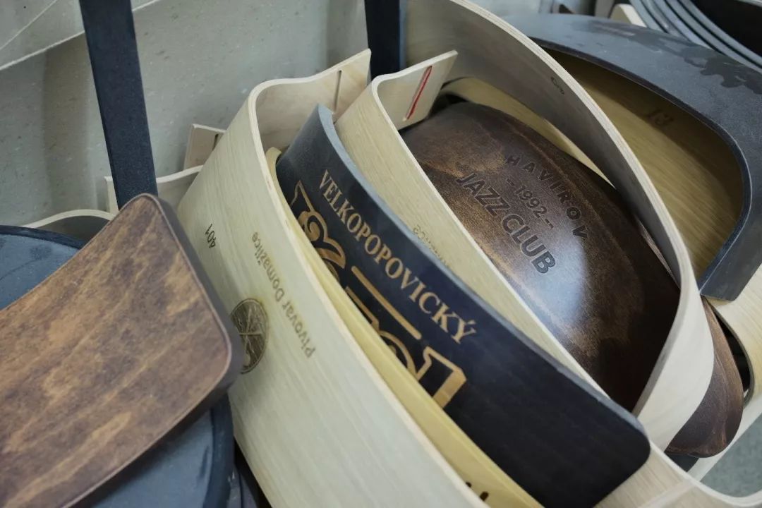 探访TON工厂看经典椅子背后的故事|疯狂24h我们去捷克干了啥?