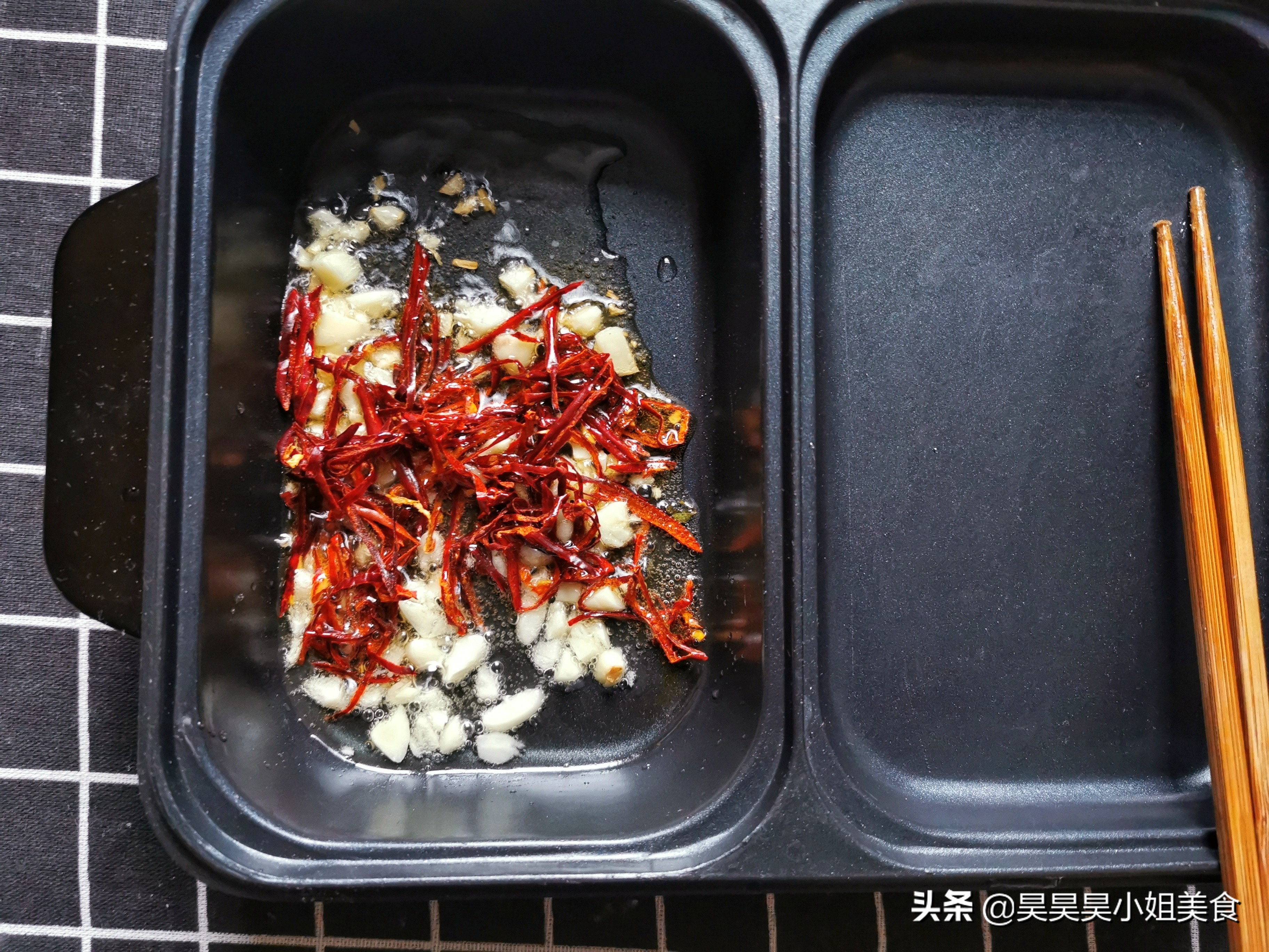 包菜这样炒，掌握这一步，口感脆嫩，10分钟搞定晚饭