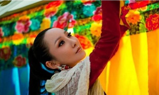 萨顶顶假唱转话筒事件结果,萨顶顶有实力为什么要假唱