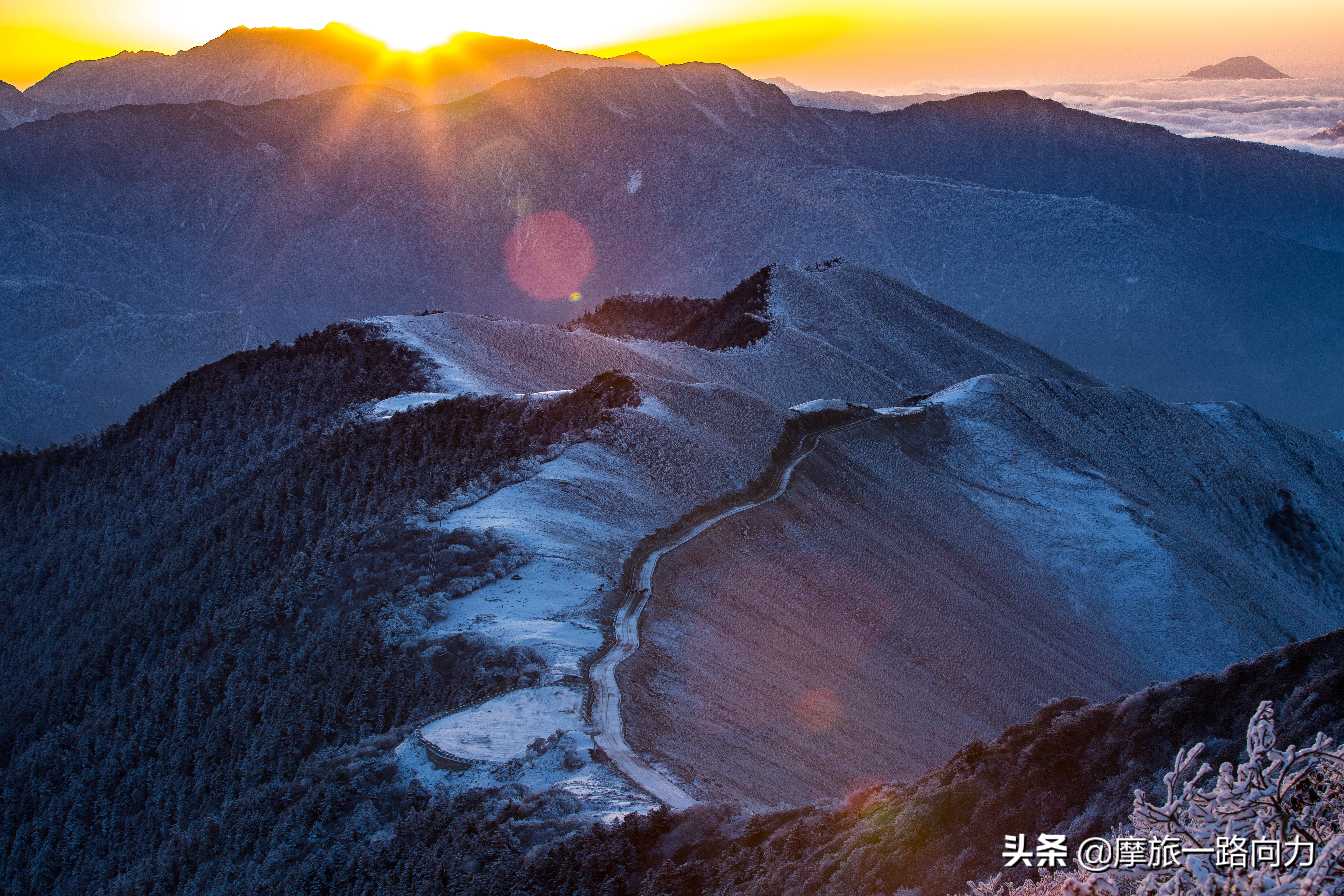 骑着本田NC750X摩旅网红地《达瓦更扎》
