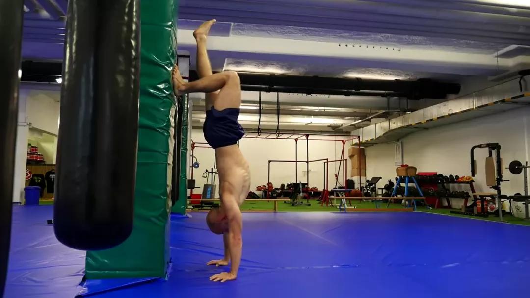 手把手教你学会倒立,手把手教你学倒立