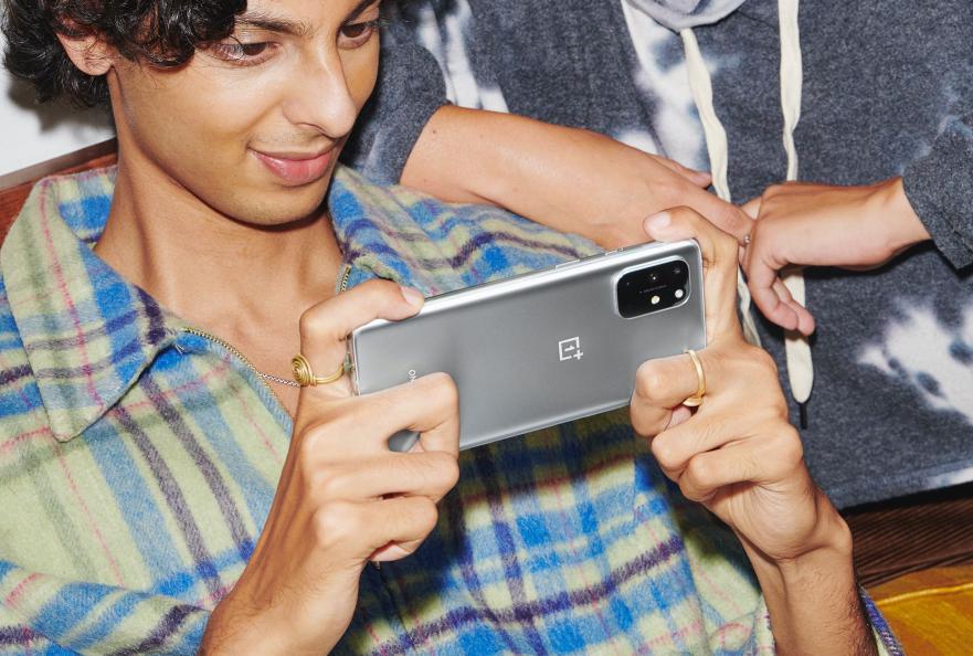 曲面屏和直屏手机各有什么优点,游戏手机曲面屏和直屏哪个好