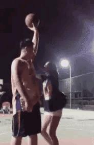 gif搞笑动图给我两块钱,把钱买完的搞笑图片