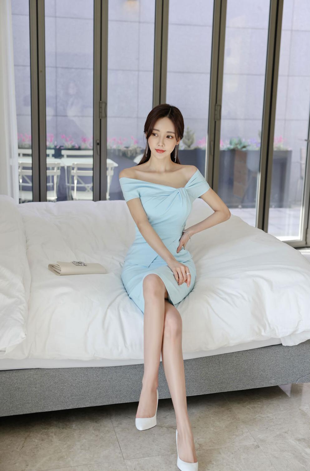 孙允珠肉桂色连衣裙,孙允珠黑色流花修身包臀裙鉴赏