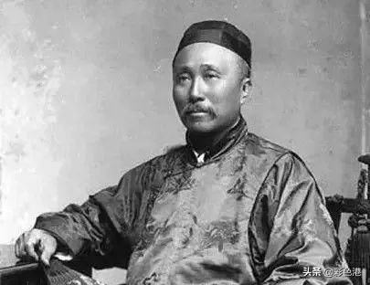 王天纵催马扬鞭，一伸手将毛奎英拉上马，接着啪啪啪，打完一梭子