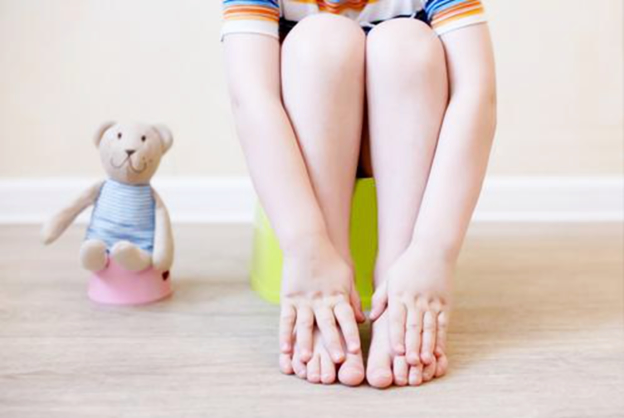 如何解决孩子在幼儿园拉臭臭,为啥孩子不在幼儿园拉臭臭