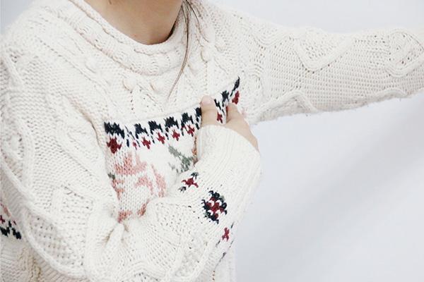 女性月经前一周，感觉胸部胀痛，是什么原因？