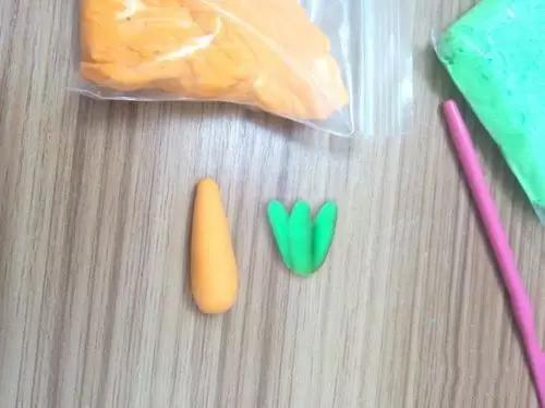 胡萝卜手工作品幼儿园简单教程,手工布艺胡萝卜制作过程图片