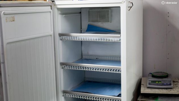 碳纤维自行车车身修复视频教程,碳纤维自行车针孔如何修复