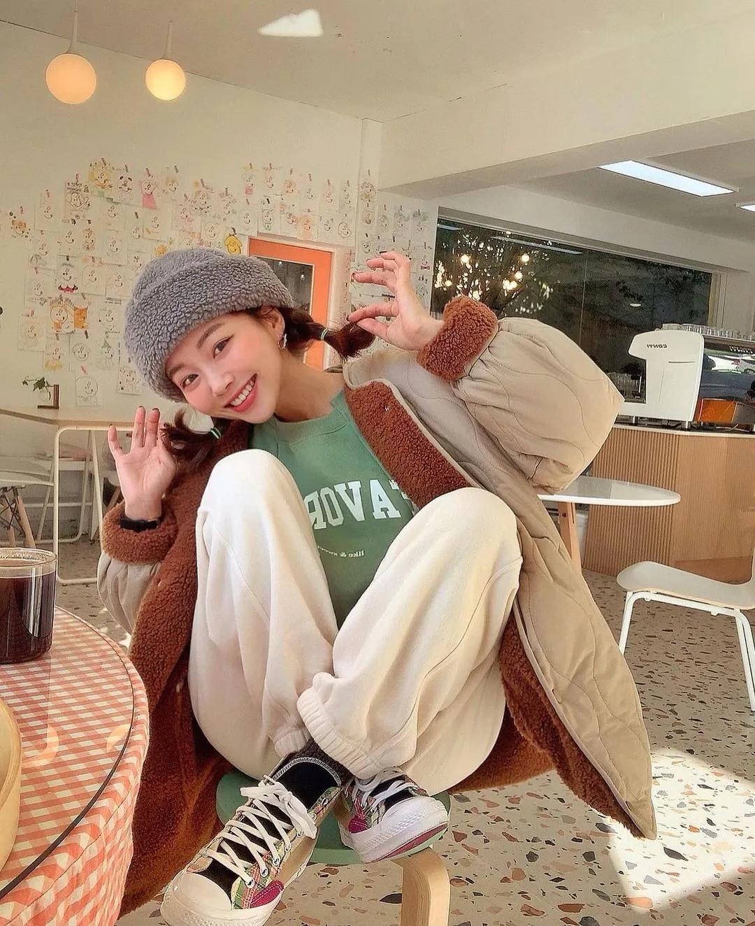 冬天适合穿加绒的裤子,冬天适合穿奶茶色裤子吗