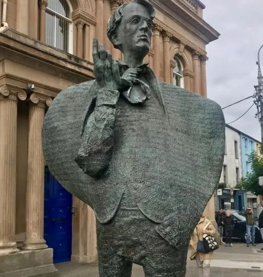 飞鸟越过珊瑚海,飞鸟越过山林