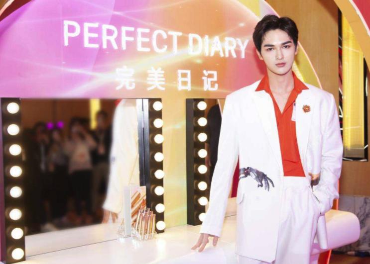 面膜界黑马,完美日记玻尿酸补水保湿面膜