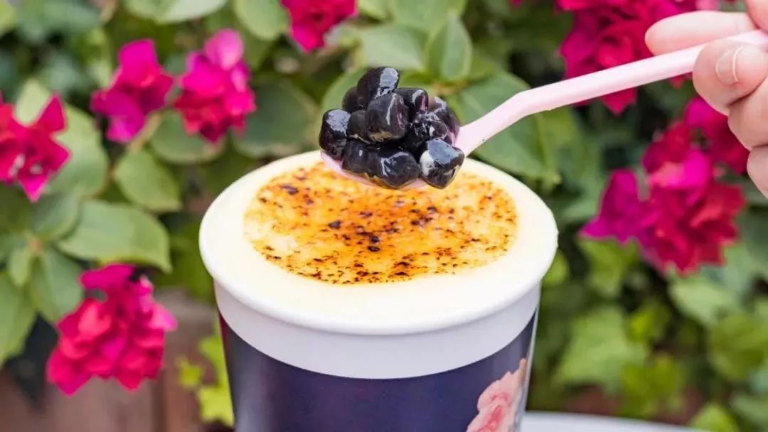 会喷火的“炙烤奶茶”来台州了，敲碎了更好喝！