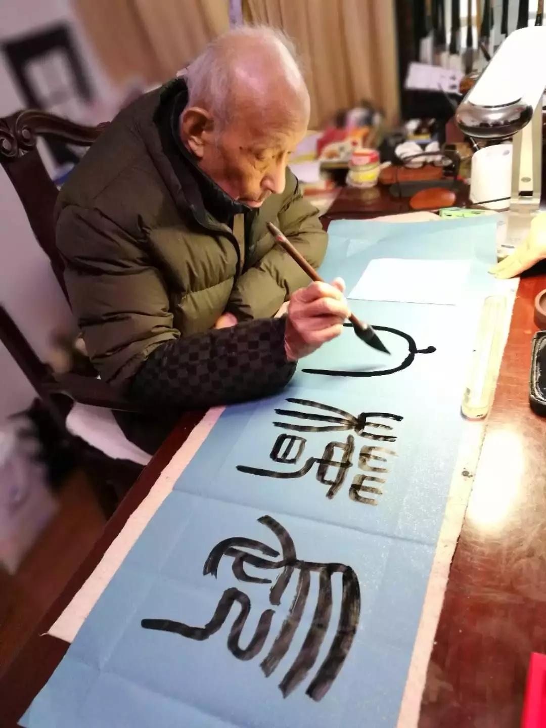 98岁艺术大师逝世,高式熊逝世