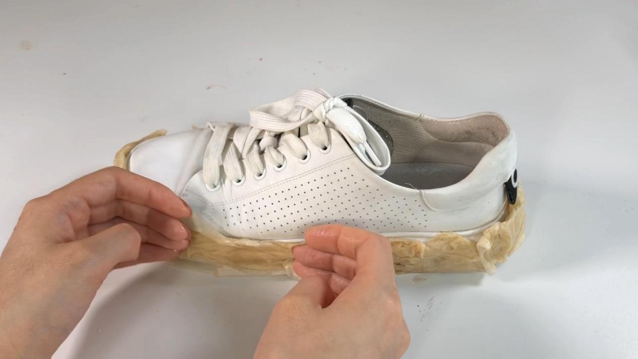 白鞋脏了不用去污剂怎么洗,白鞋脏了不洗怎么变干净