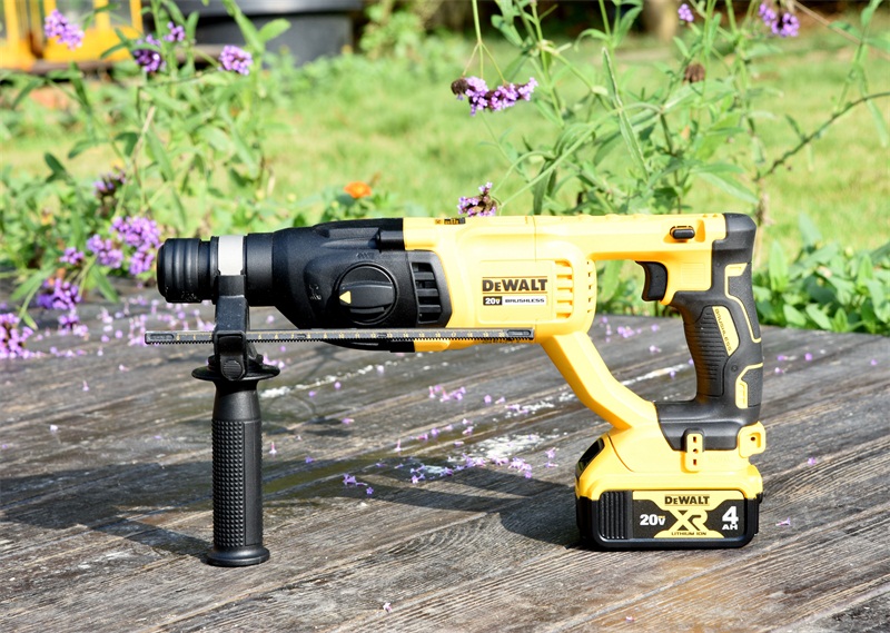 释放自我，轻巧随行-得伟DCH133无刷充电电锤入手使用体验