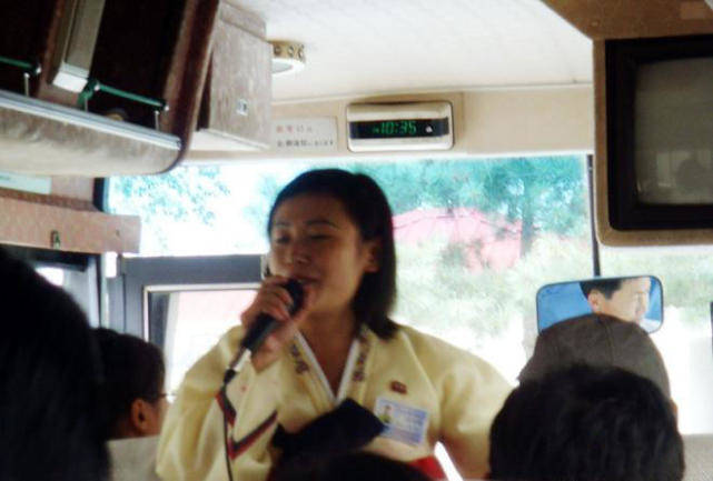 走进朝鲜看朝鲜生活简单安逸,走进朝鲜看看当地百姓的衣着打扮