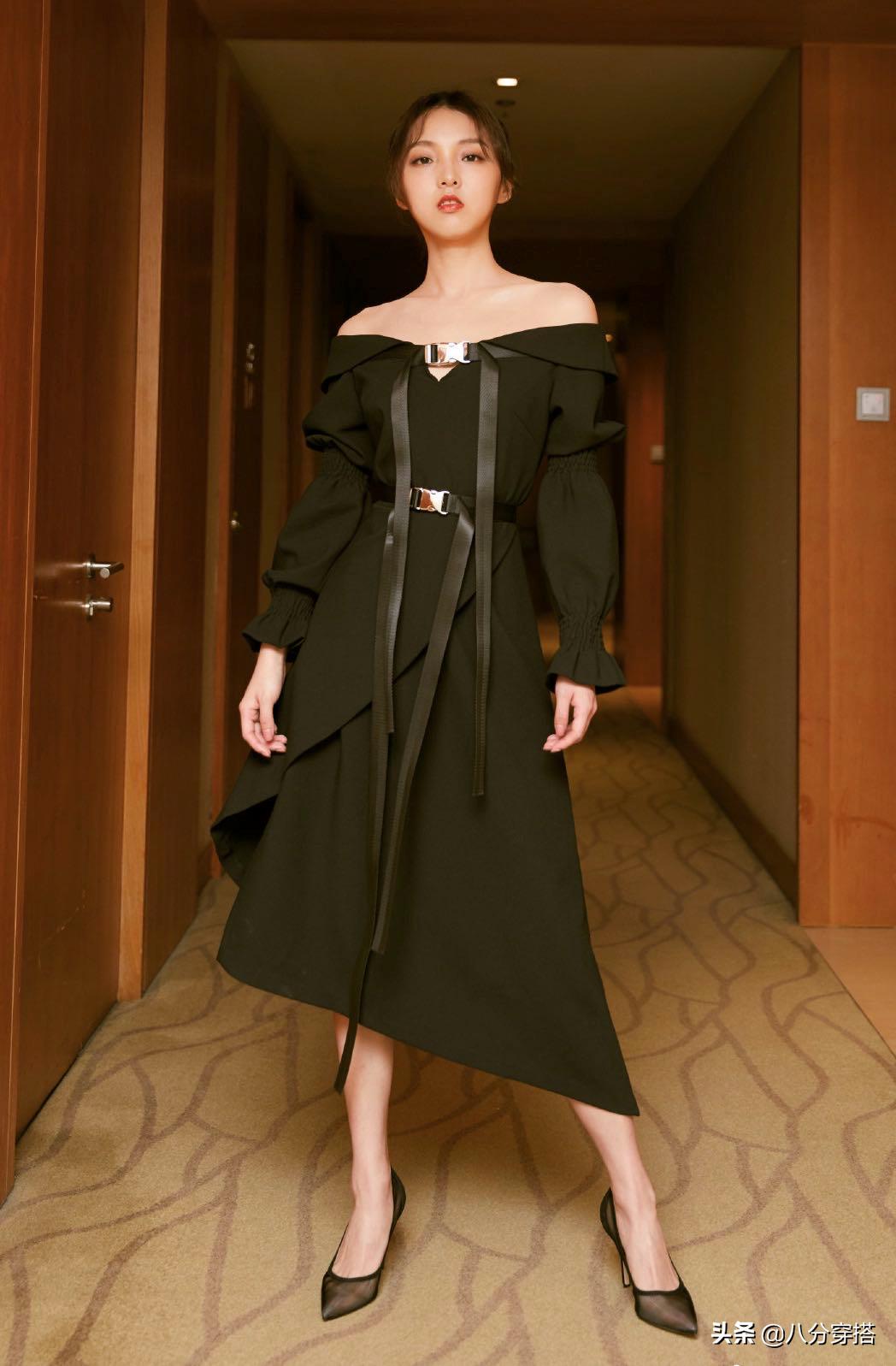 26岁强东玥穿搭太有时尚感，长款西装干练利落，率性洒脱不失甜美