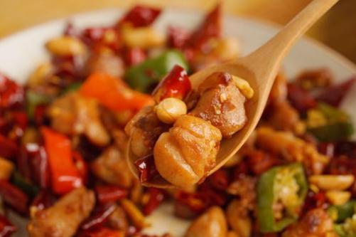 一起摆摊的地摊经济来了，摆地摊卖什么最赚钱？看完心里有数了