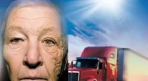 王一博肖战防晒喷雾,李现王一博用防晒喷雾