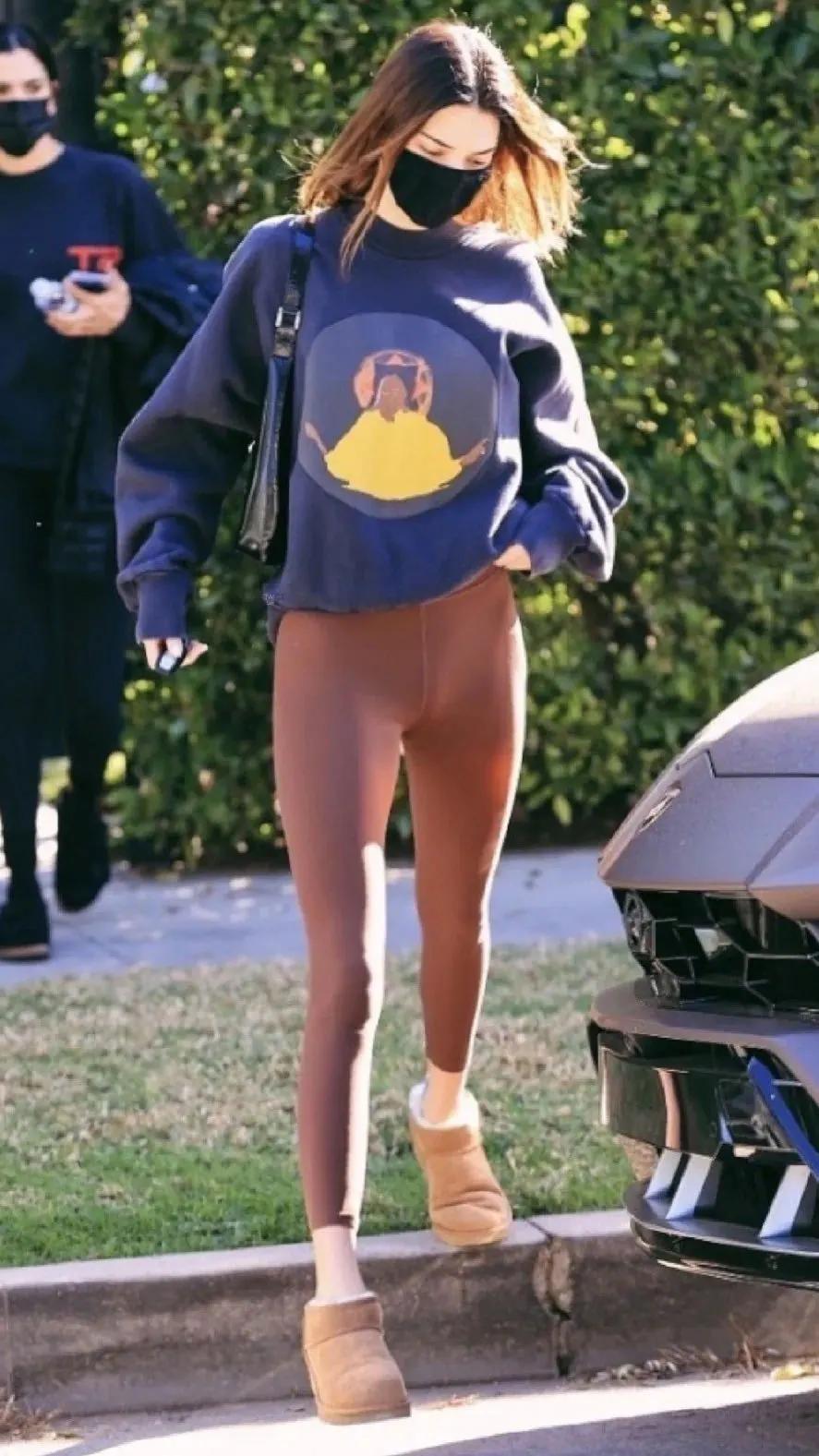 瑜伽服后面的球,瑜伽服后面蝴蝶结