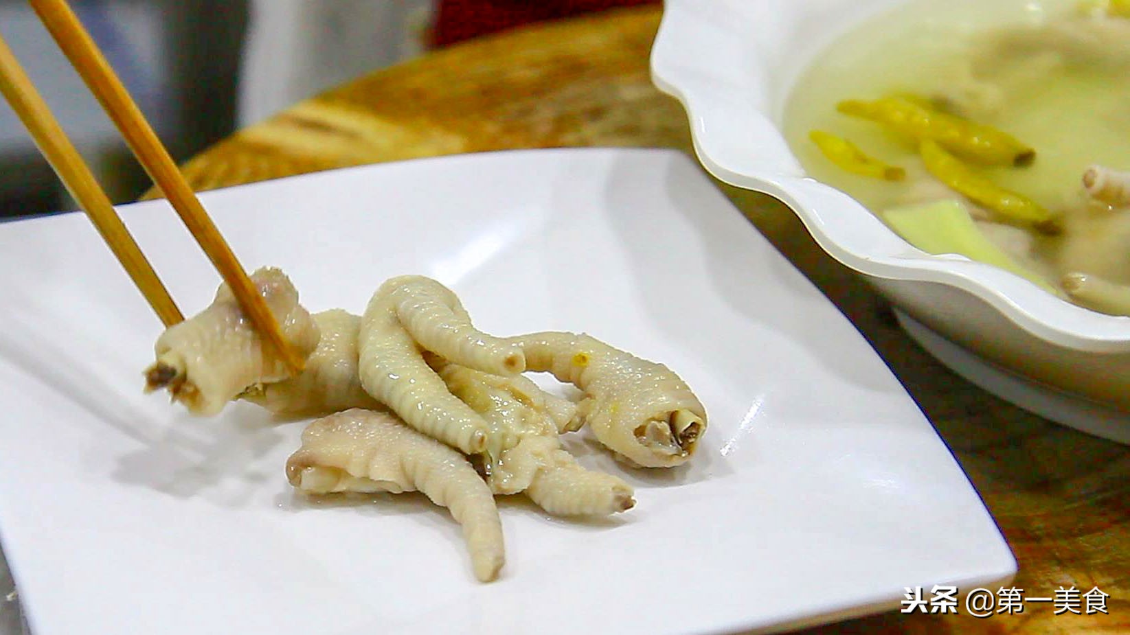 厨师长教你做泡椒凤爪,泡椒凤爪的做法厨师秀