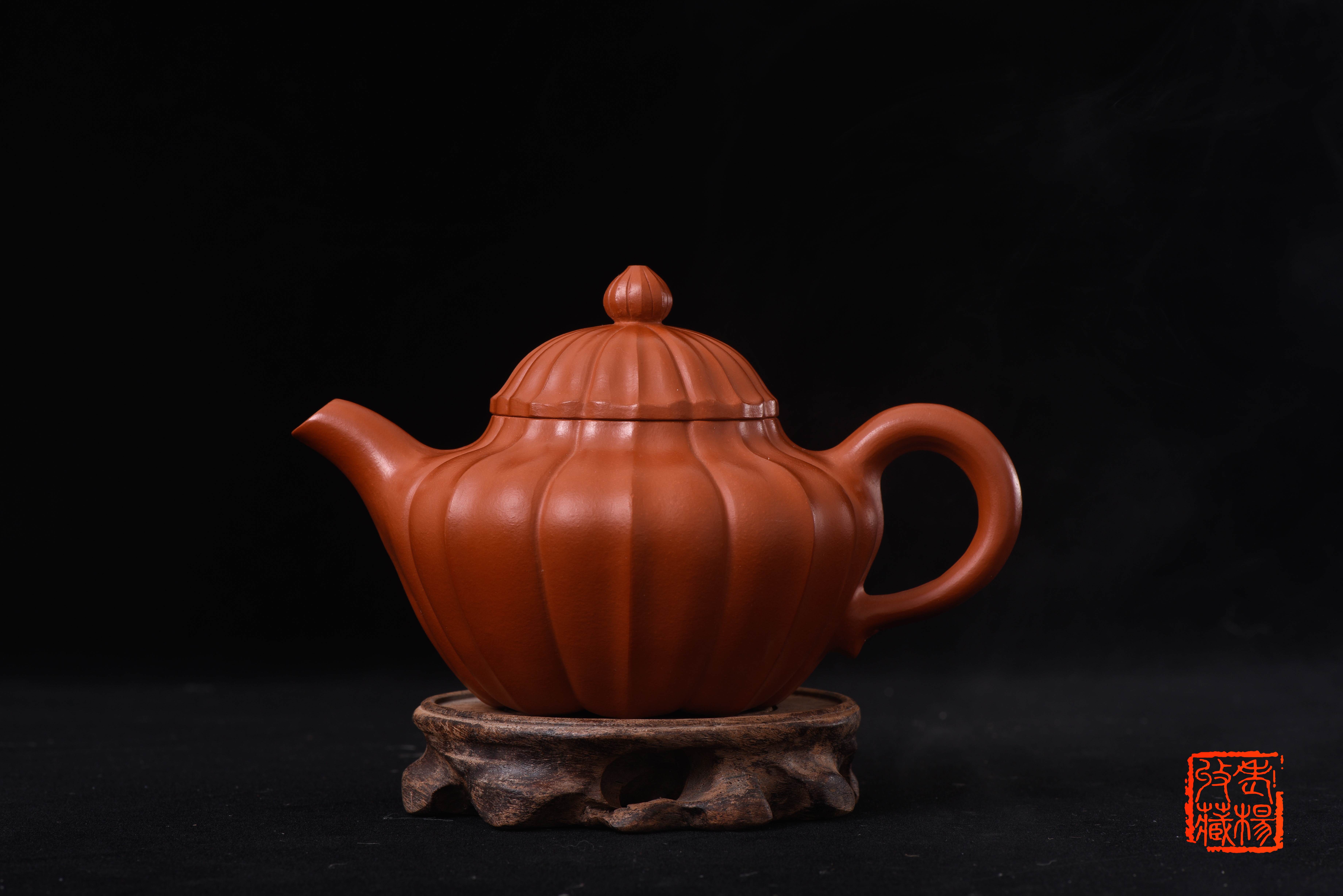 紫砂壶描金方壶,紫砂壶艺术感