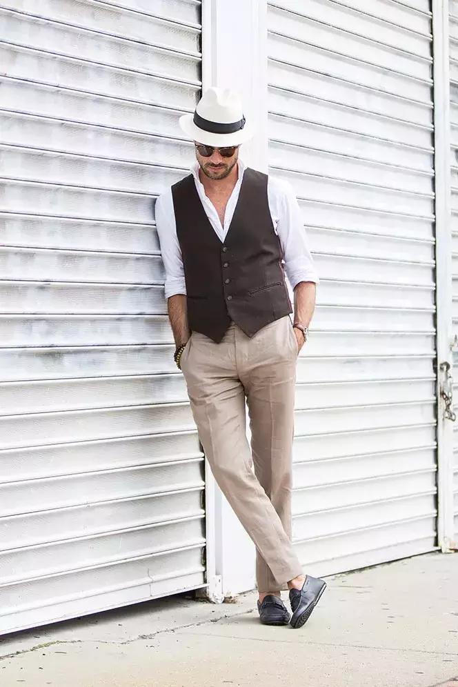 纯亚麻细布衬衫非常适合夏季穿着,白色亚麻衬衫又薄又透里面怎么穿