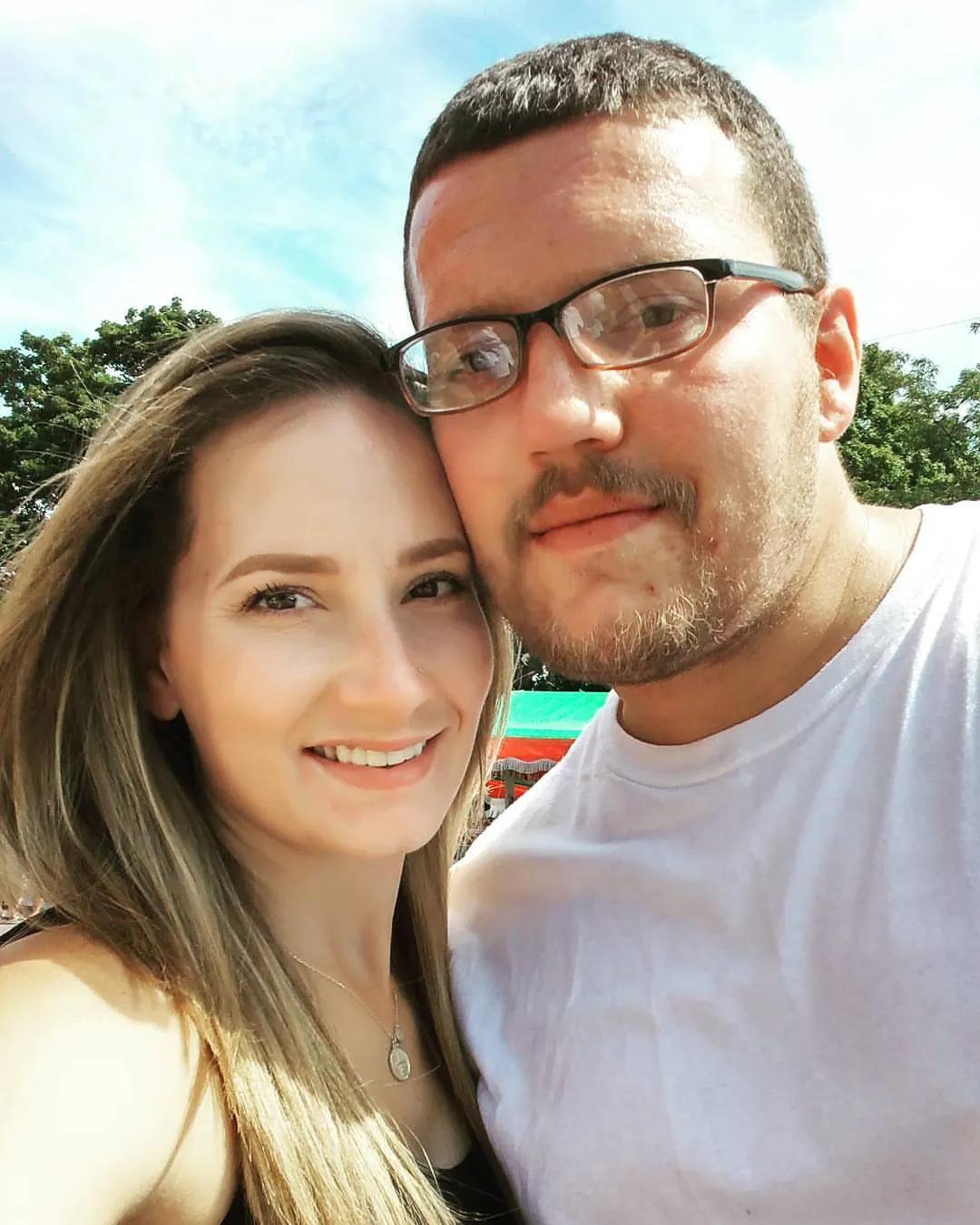 她21岁生娃,9年后牙齿掉光,卸妆惊呆网友:真实的自己最美