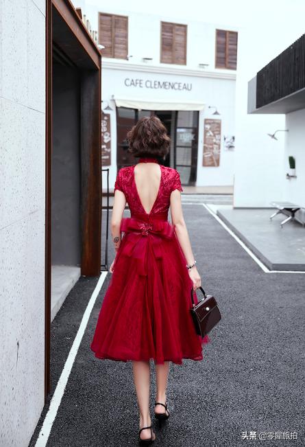 一件别致新颖的黑色敬酒服,一件得体的服装搭配