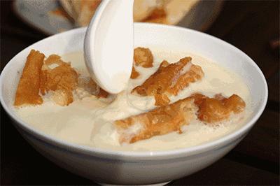 天津特色美食天津煎饼果子 (天津风味小吃三绝)