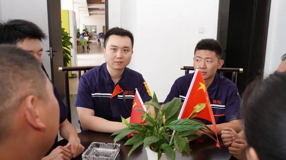 多方位发力,助推汇聚腾飞一走进重庆汇聚教育装备集团