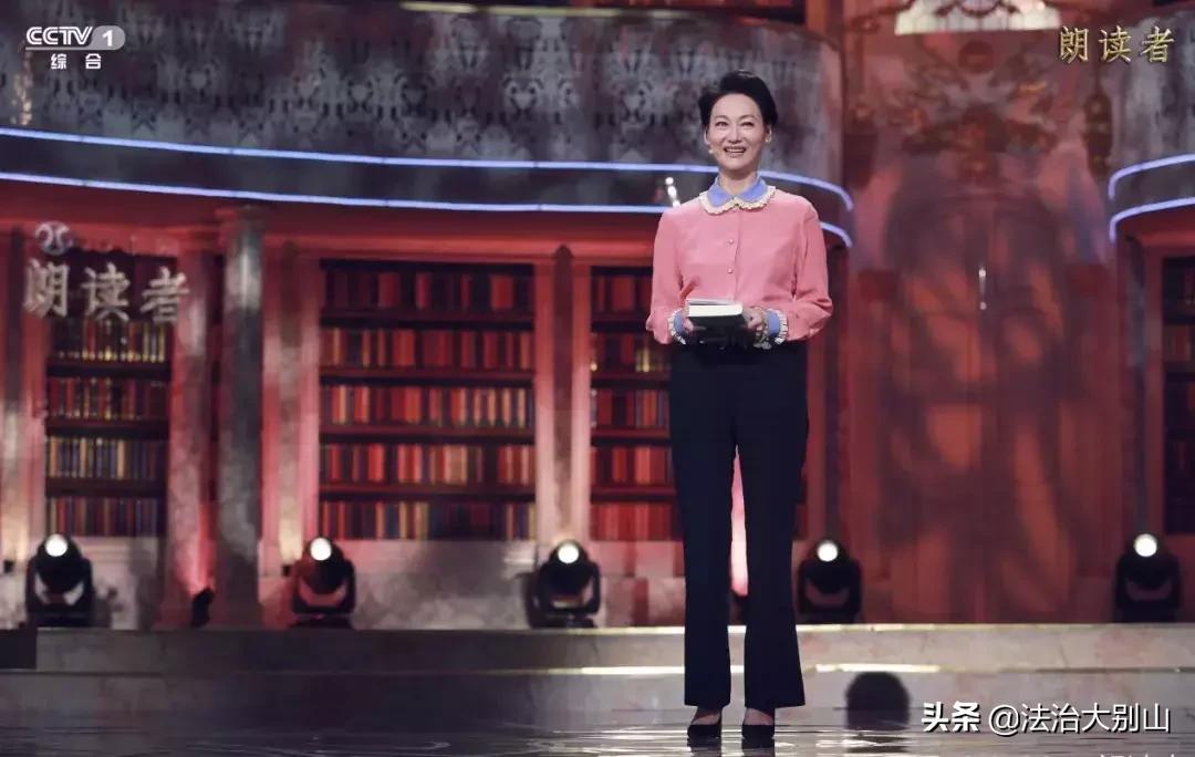 董卿朗诵眼泪完整版视频加文字,董卿说过的经典语录人生的眼泪