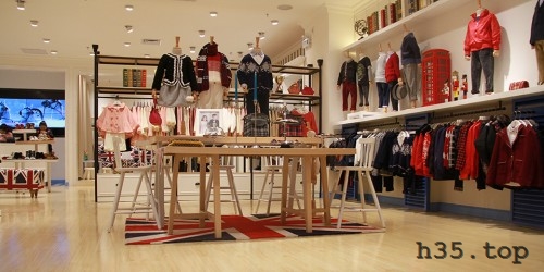 最新童装店双门头装修效果图,童装店怎么装修才有顾客