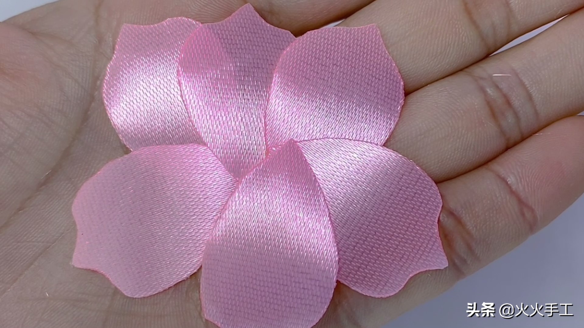 白浅的十里桃花，不用三生三世，在家用粉色丝带就可以很快完成