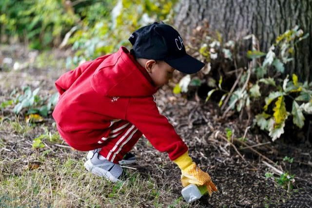 小孩捡废品真的有意义吗,孩子捡废品