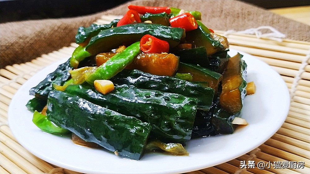 饭店的腌黄瓜为什么脆嫩好吃,用这个方法腌黄瓜黄瓜脆嫩