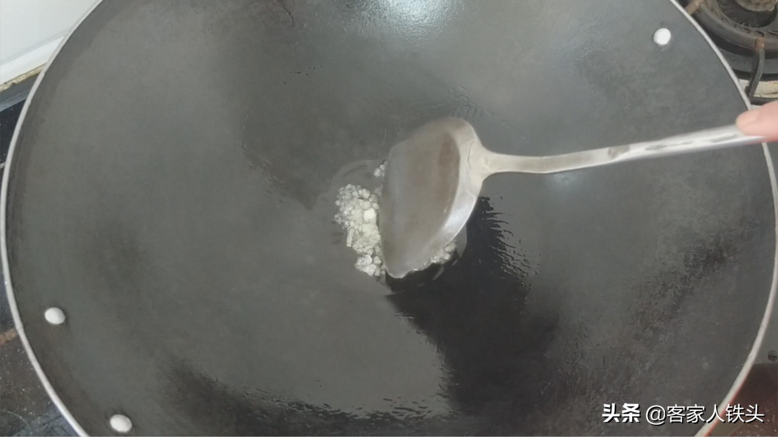 2节莲藕不煎不炸，这样做一锅，大人小孩抢着吃，营养好吃又下饭