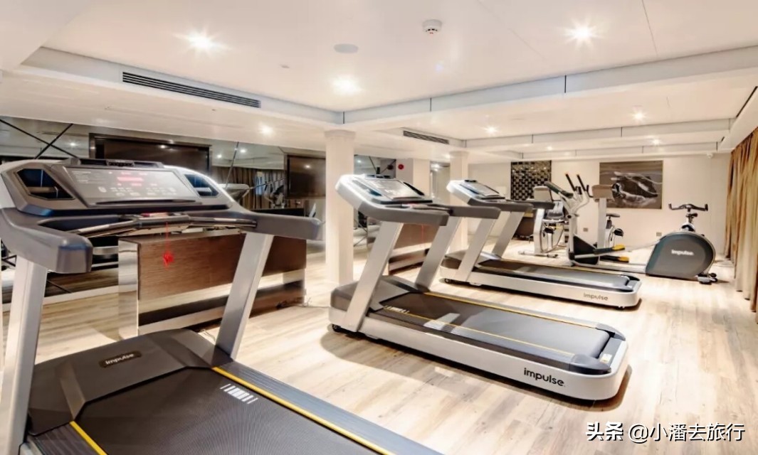 长江游轮“巨无霸”世纪荣耀号，原来它的吨位不是长江之最